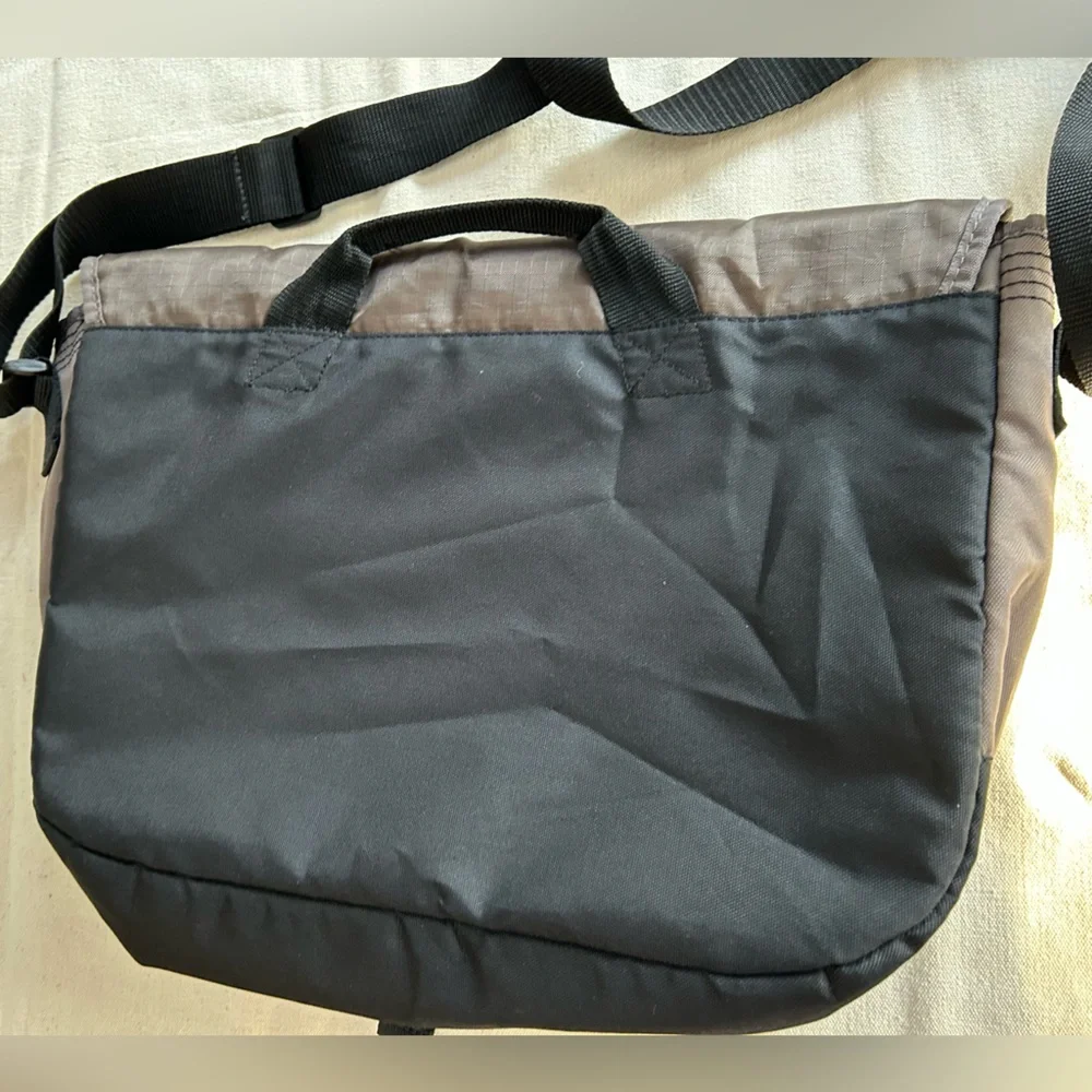 TIMBERLAND Messenger Bag Satchel Laptop Travel bag. Brown/Black. 16”x 13”approx.